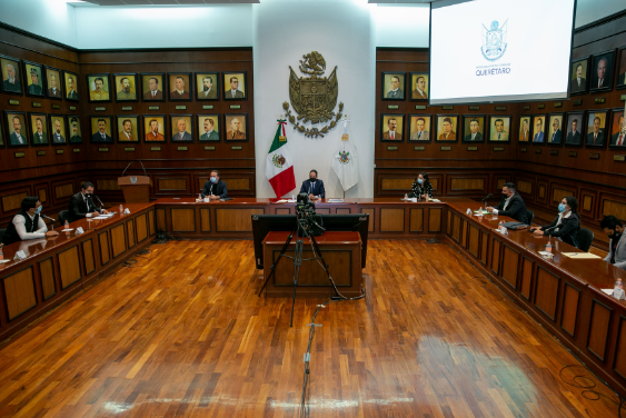 Los representantes de las distintas facultades dialogaron durante varias horas con el gobernador Francisco Dominguez.