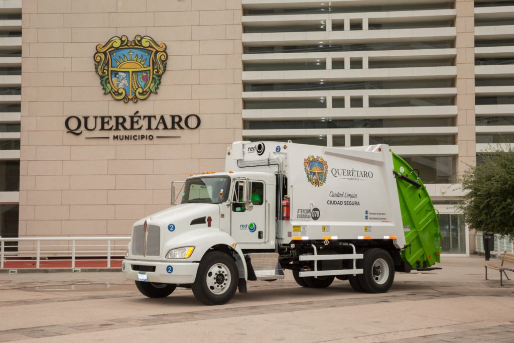 La Secretaría de Servicios Públicos del Municipio de Querétaro anunció que, por segundo año consecutivo. el 24 y 31 de diciembre no habrá recolección nocturna de basura. El 25 de diciembre, así como el 1ro. de enero, el servicio matutino también se suspende.