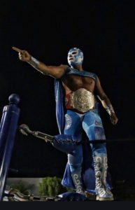 Blue Demon Jr. En Corregidora festejando a los papás