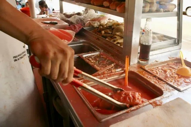 Disfruta de un clásico tapatío en la capital del país! La torta ahogada -  InformativoQ