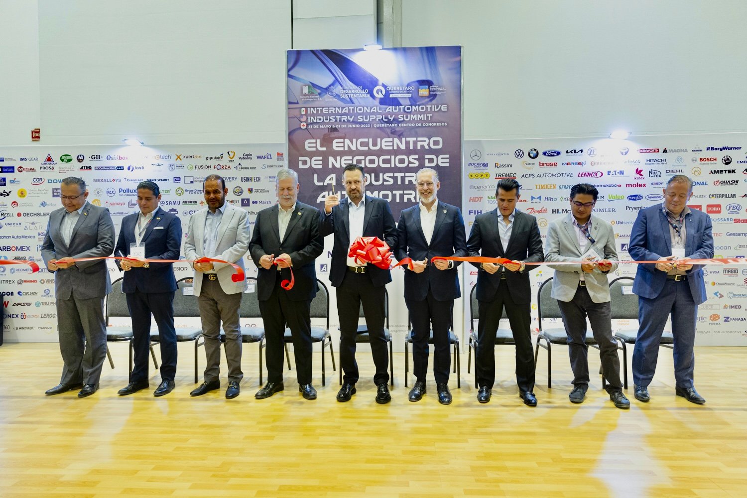 Inaugura Gobernador la International Automotive Industry Supply Summit