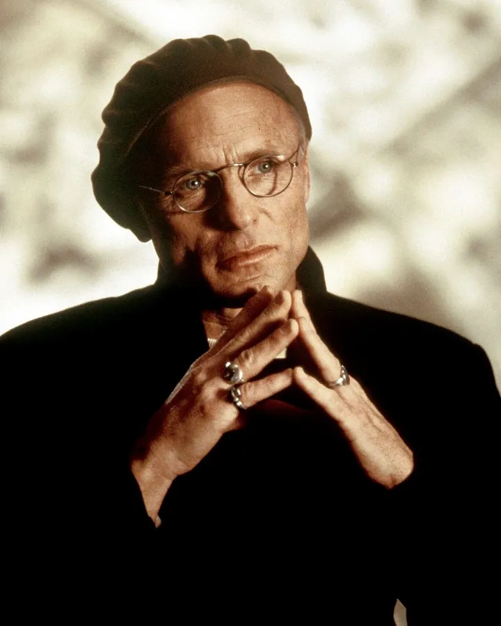 El hombre que tira de los hilos en la película es el creador y productor manipulador del programa Christof (interpretado por Ed Harris) (Crédito: Alamy) El hombre que tira de los hilos en la película es el creador y productor manipulador del programa Christof (interpretado por Ed Harris) (Crédito: Alamy)